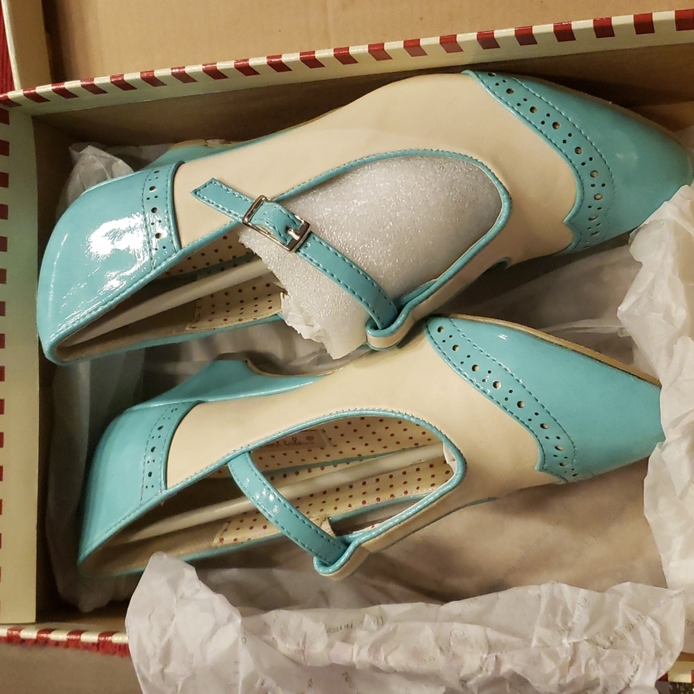 Bait footwear ione blue/cream wingtip Oxford kitten heel size 7
